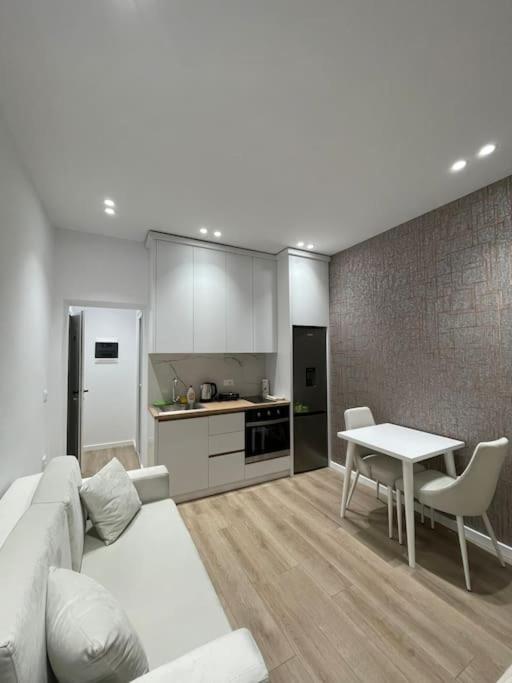 Apt. 98/303 Near Center Apartment Tirana